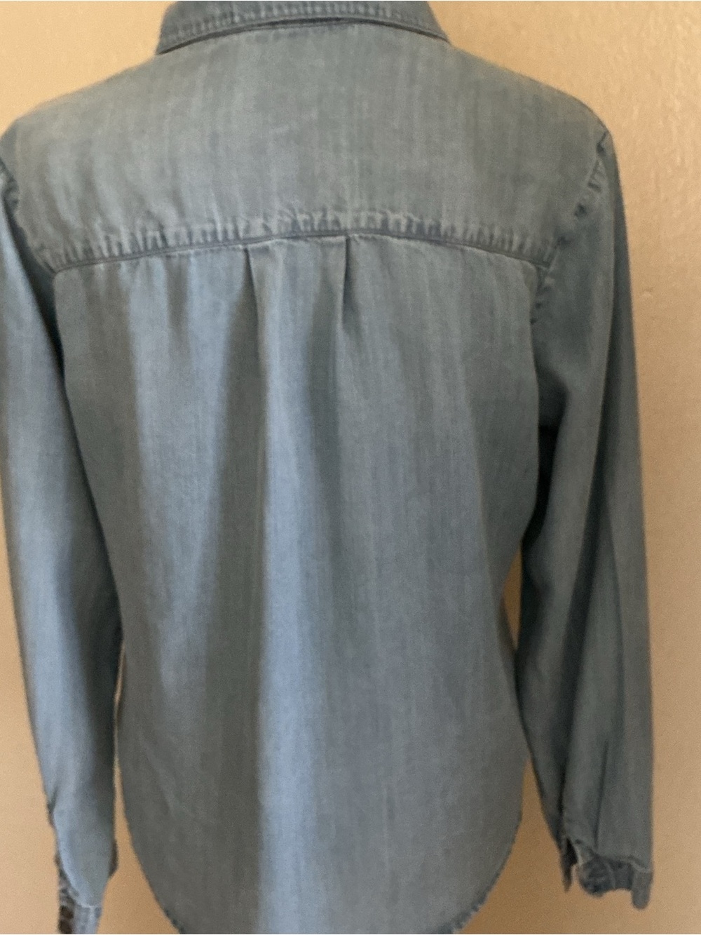 cloth & stone Light Blue Ruched-Front Chambray Button-Down - Picture 2 of 12